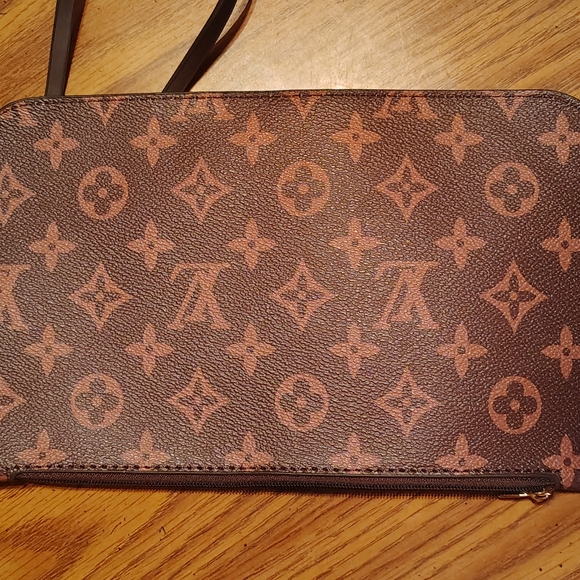 Louis Vuitton Handbags - Louis Vuitton Monogram Clutch